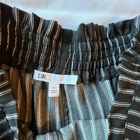 Dr2 Shorts - Medium - Picture 2 of 6